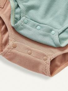 Cozy Pixies 嬰兒男寶2入組休閒純色側邊口袋圓領無袖連身衣套裝