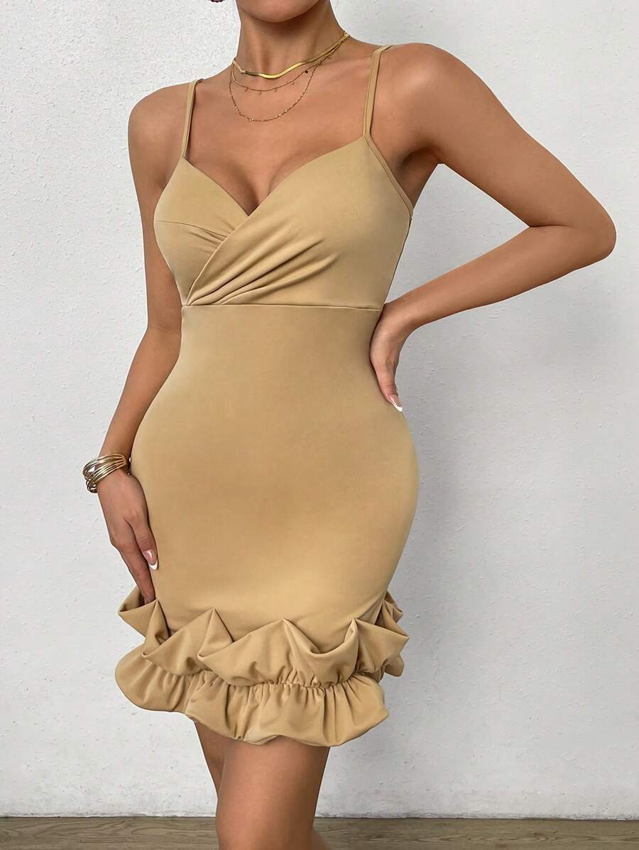 Chiquease Màu thuần Váy bodycon Với Xù Hoa Sen Và Dây đai mỏng - Màu Khaki - Xem 1