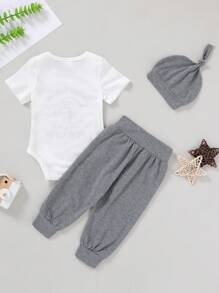 3pcs Cute And Comfortable Baby Boy's Soft Breathable Romper Set With Letter And Gesture Print, Letter Slogan Front Tie Pants, And Hat. Suitable For Casual, Daily, Vacation, And Parties