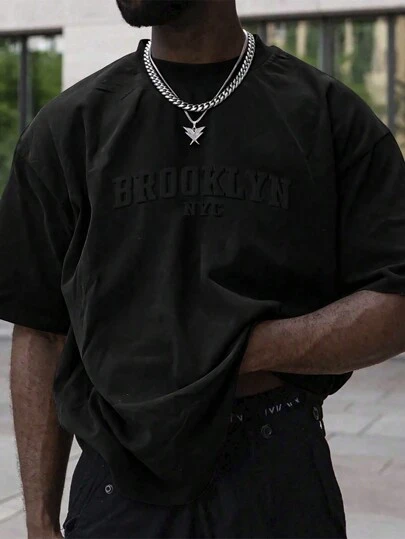 Manfinity Homme 男款圓領短袖t卹,有字母印花