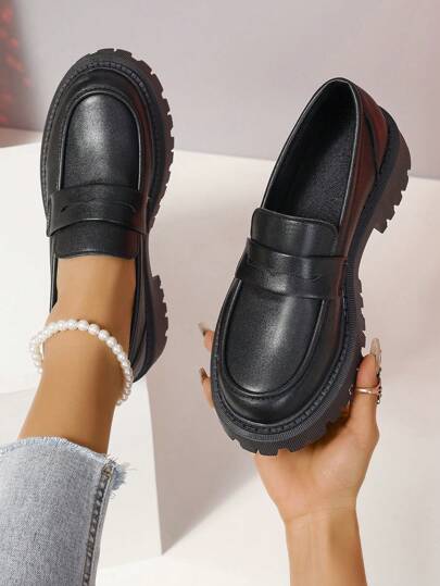 Dammode svart med guldkedja Loafers, mjuk botten Tjock sula Slip-On Preppy Style Loafers, lämplig för vår och höst