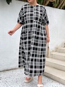SHEIN Essnce 大尺碼女性夏季新款時尚通勤假日格紋燈籠袖短袖長裙 - 黑與白 - 查看 5