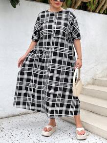 SHEIN Essnce 大尺碼女性夏季新款時尚通勤假日格紋燈籠袖短袖長裙 - 黑與白 - 查看 1