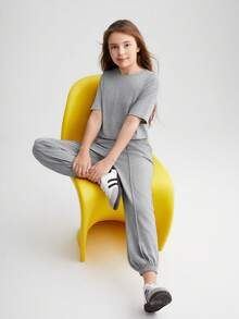 SHEIN 青少女針織固色寬鬆短袖上衣和針織鬆身設計彈性腰帶迷彩長褲套裝 - 淺灰色 - 查看 5