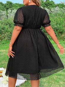 Flirla Robe grande taille à col en V avec contraste en maille et taille cintrée