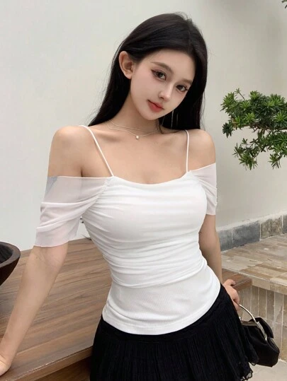 DAZY Kadınlar İçin Düz Renk Açık Omuz Kısa Kollu Pileli Dar Kesim Moda Tişört, Kırpılmış Üstler Kadın Dışarı Çıkma Üstleri