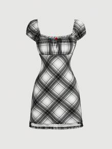 SHEIN Qutie 带 3d 花朵装饰的网眼格子连衣裙 - 黑與白 - 查看 1