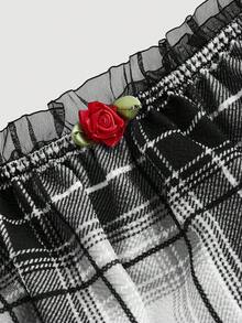 SHEIN Qutie 带 3d 花朵装饰的网眼格子连衣裙 - 黑與白 - 查看 3