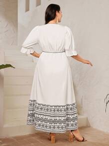 Mulvari Robe Grande Taille À Manches À Volants Avec Imprimé Géométrique - Blanc - Voir 3
