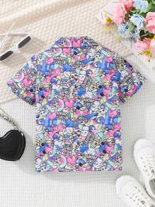 SHEIN Kleine Mädchen modisches Street Style All-Over Muster Kurzarm Shirt