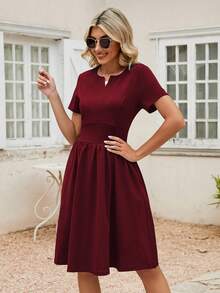Vestido vintage mini de cuello en V con vuelo en el bajo de color rojo vino - Burdeos - Ver 3