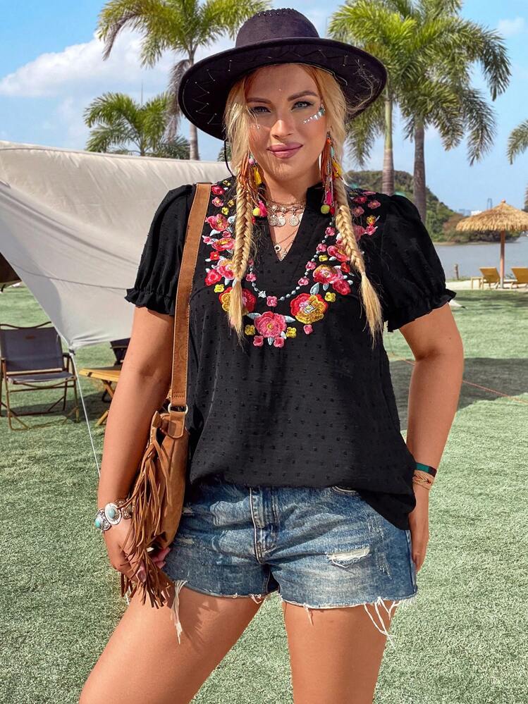 SHEIN Blusa de manga corta con escote en muesca y bordado floral para tallas grandes de verano - Negro - Añade 3