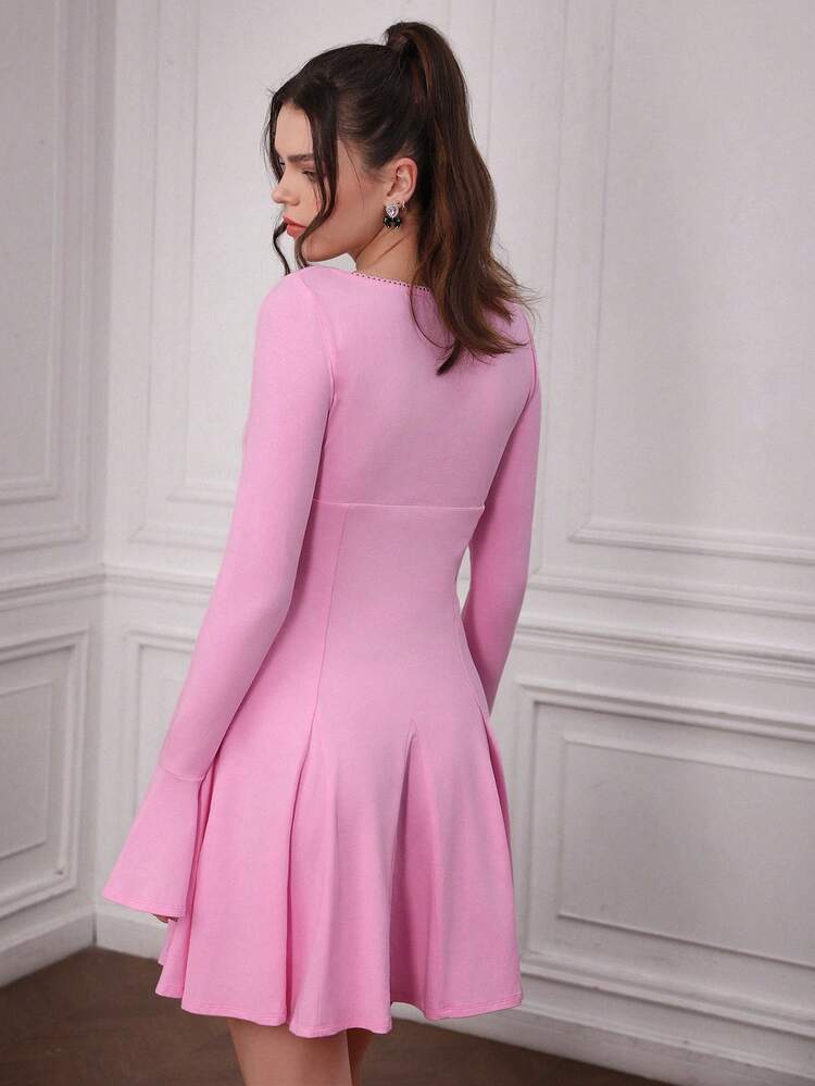 Round Neckline Waist-High Ruffle-Sleeved Dress