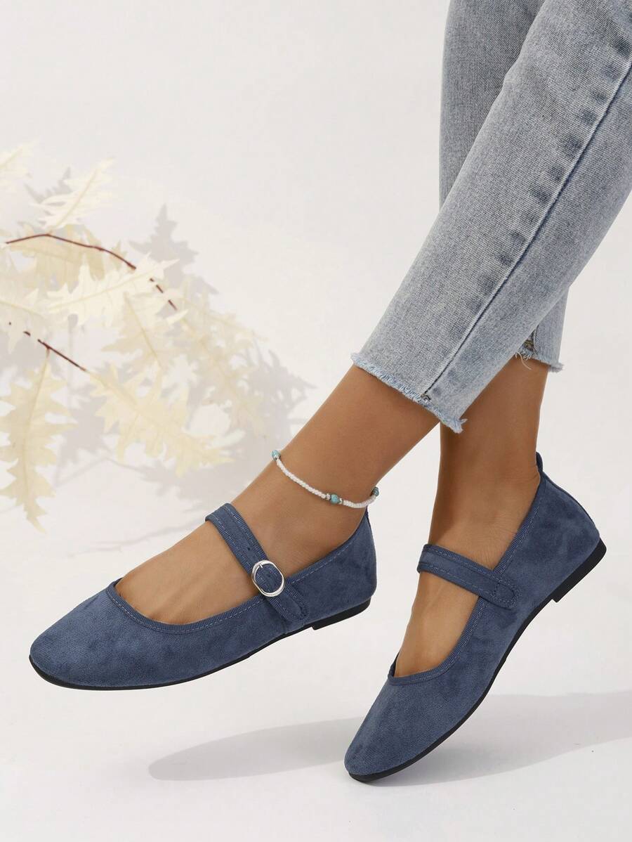 秋冬女士时尚舒适软底复古平底带扣鞋