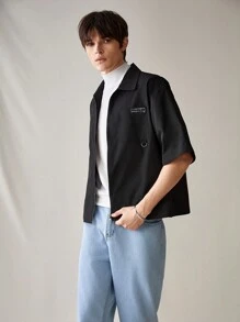 Manfinity RebelGame Áo sơ mi nam tay ngắn cài nút có thiết kế in chữ, áo sơ mi đen cổ rộng thùng thình, như một món quà ngộ nghĩnh - màu đen - Xem 2