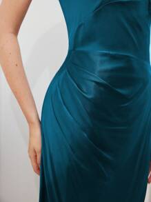 MOTF PREMIUM SILK ONE SHOULDER RUCHED SPLIT HEM DRESS - Dark Green - View 3