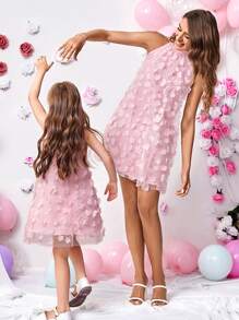 SHEIN Privé 花卉 3d 布料網狀掛脖連身裙 - 粉色 - 查看 1