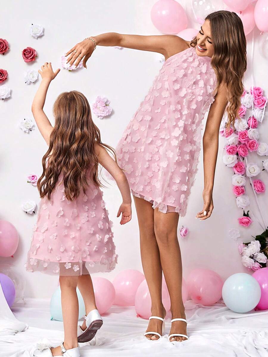 SHEIN Privé 花卉 3d 布料網狀掛脖連身裙 - 粉色 - 查看 1