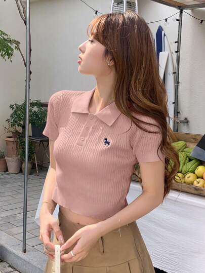 DAZY 扣釦半開領短袖肋紗針織上衣,帶馬刺刺繡