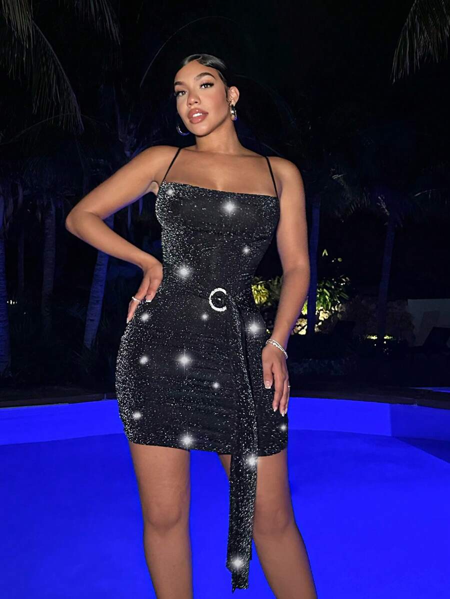 Zolique 女性性感修身細肩帶連身裙 - 黑色 - 查看 1