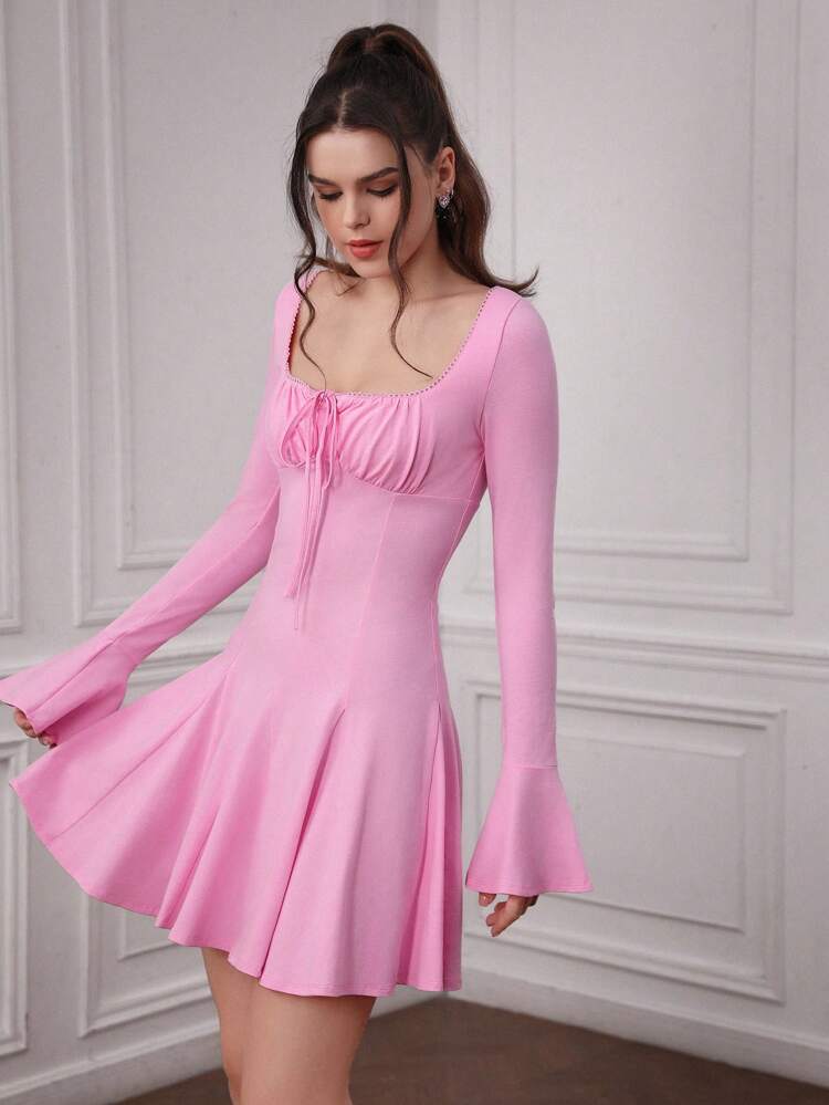 Round Neckline Waist-High Ruffle-Sleeved Dress