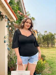 Flirla 大尺碼接縫花邊拼接甜心領休閒t恤