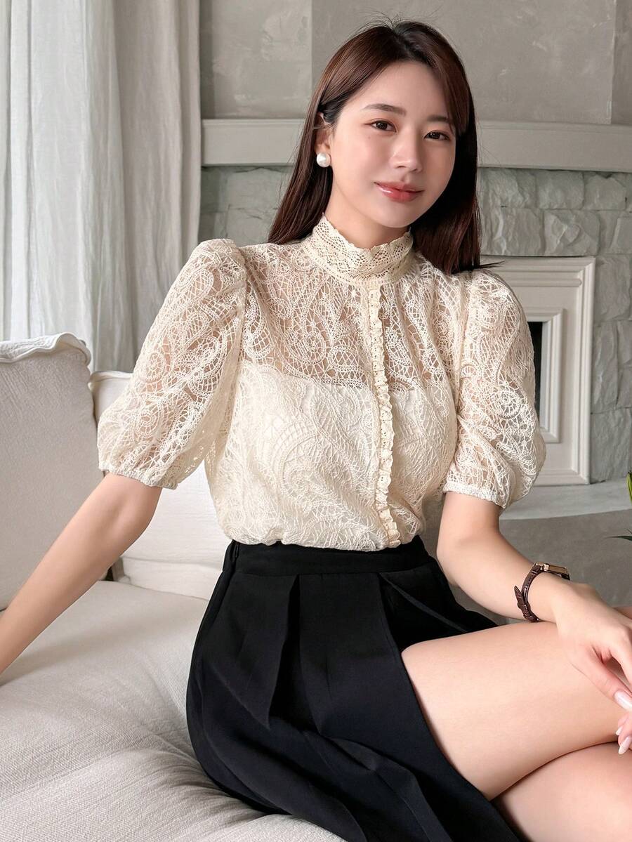 DAZY 蕾絲針織花卉設計泡泡袖上衣 - 米色 - 查看 1