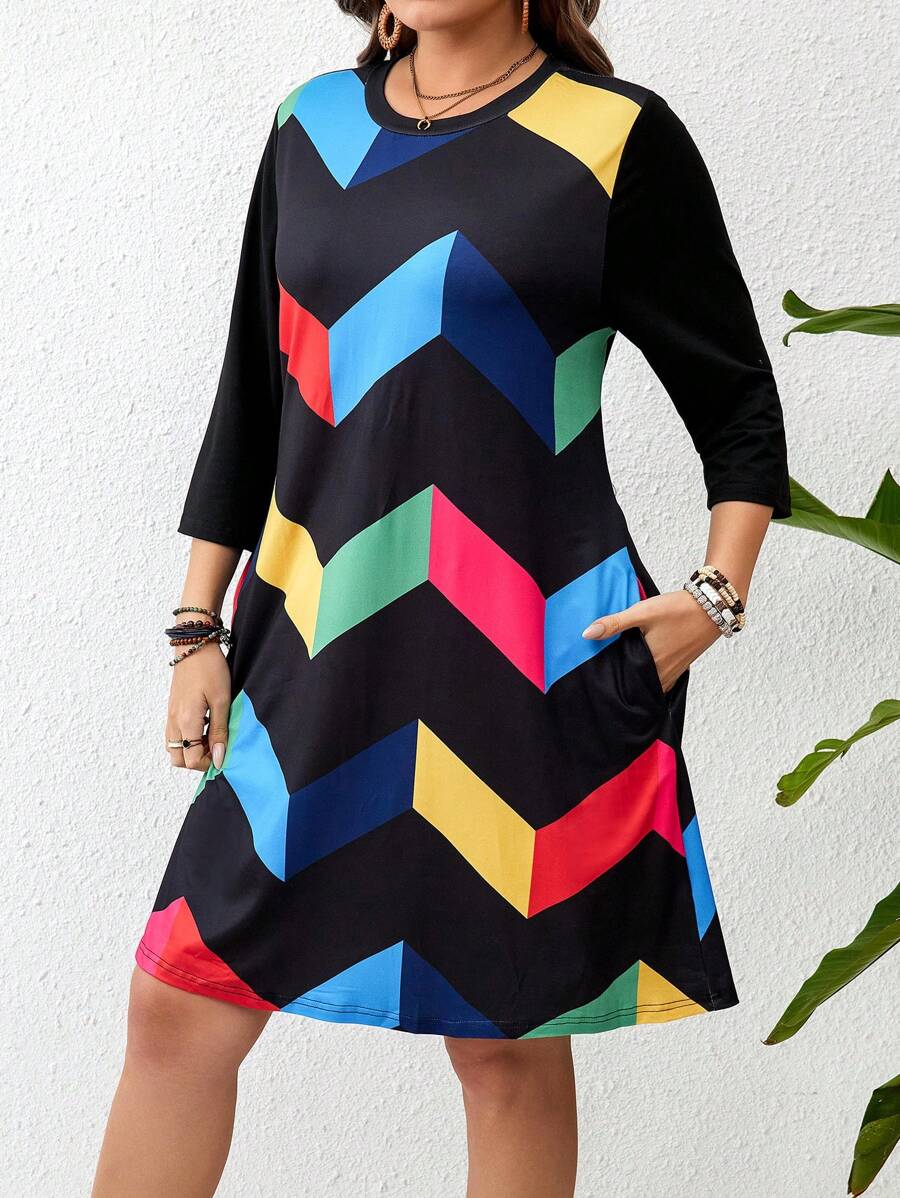 SHEIN LUNE 大尺碼女士幾何圖案印花圓領連衣裙 - 黑色 - 查看 1