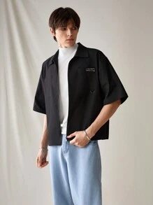Manfinity RebelGame Áo sơ mi nam tay ngắn cài nút có thiết kế in chữ, áo sơ mi đen cổ rộng thùng thình, như một món quà ngộ nghĩnh - màu đen - Xem 5