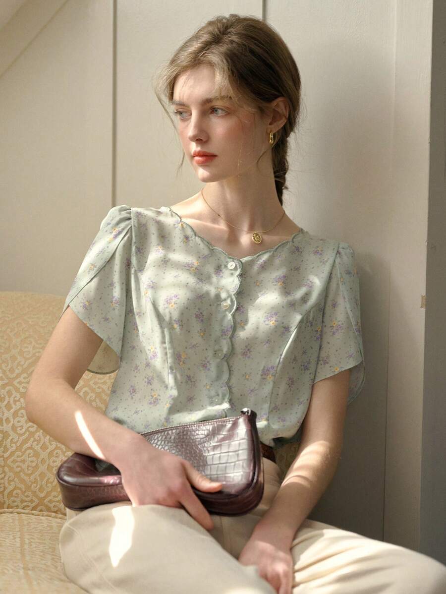 Simple Retro Women's Small Floral Print Button-Down Petal Sleeve Shirt Summer Tops Elegant French Tops - Green - View 1