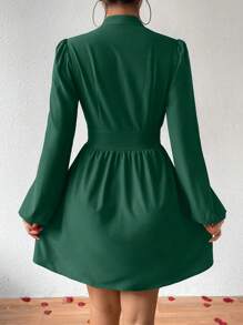 Chiquease 女士純色中空燈籠袖連扣子連身裙 - 綠色 - 查看 2