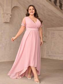 SHEIN Belle Vestido de dama de honor versátil para eventos de boda, elegante vestido con cuello en V rosa, cintura plisada, encaje romántico, mangas cortas, cintura alta estilizada, falda corta en frente y larga asimétrica - Rosa - Ver 1