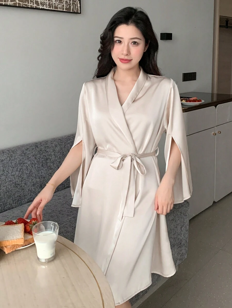 DAZY 简约缎面和服长袍，配有宽披肩领睡衣，适合秋季