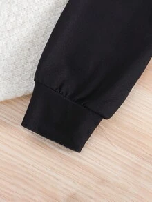 Tween女孩街頭風肖像印花立領上衣和彈性腰部破洞打底褲 - 黑與白 - 查看 6