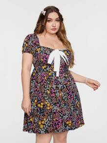 SHEIN Qutie Plus Size Nơ trang trí váy cổ yếm in hoa Ditsy - Nhiều màu - Xem 5