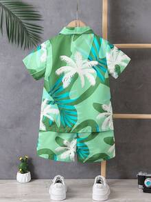 SHEIN Conjunto de ropa de primavera / verano en estilo country para niños jóvenes con camisa de manga corta y pantalones cortos con estampado de hojas tropicales (2 piezas) - Verde - Ver 2