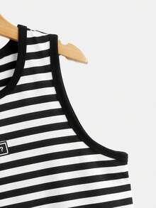 SHEIN 男生字母貼片圓領休閒條紋背心 - 黑與白 - 查看 5