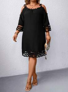 SHEIN Clasi Vestido Midi De Talla Grande Con Hombros Descubiertos Y Panel De Encaje Con Cuello Transparente - Negro - Ver 3