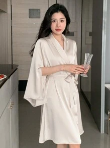 DAZY 简约缎面和服长袍，配有宽披肩领睡衣，适合秋季