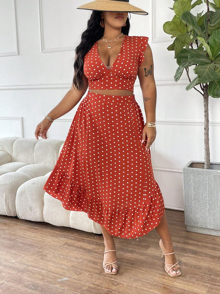 SHEIN Holidaya Conjunto de 2 piezas para mujer de talla grande, top corto de lunares con cuello en V e falda corta con dobladillo de volantes - Multicolor - Ver 1
