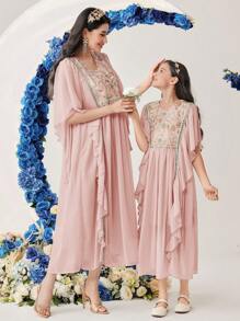 Al Najma 女式土耳其風格連身衫，飾有珠子，刺繡和襯邊褶飾 - 粉色 - 查看 3
