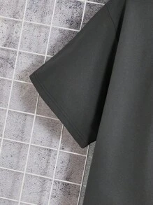 Manfinity Roghcode Men's Deep Gray Drop Shoulder T-Shirt