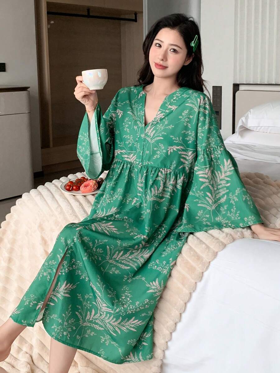 DAZY Loose Sleep Dress With Plant Pattern, Flare Sleeves And Notched Neckline - Green - View 1