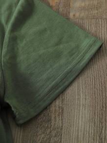 SHEIN 覆蓋玫瑰花圖案及字母印花的圓領t恤 - 軍綠色 - 查看 4