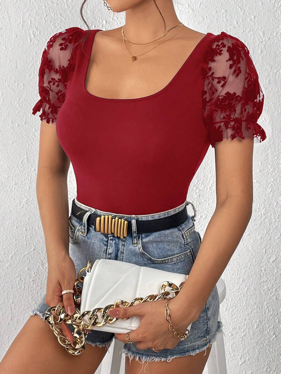 SHEIN Privé 女士花卉絨面網紗拼接泡泡袖t恤 - 紅色 - 查看 1