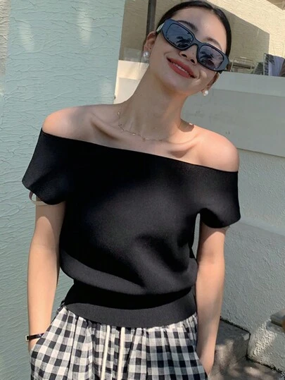 DAZY Ladies' Solid Color Off-Shoulder Short-Sleeved Knitted Top