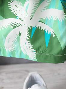 SHEIN Conjunto de ropa de primavera / verano en estilo country para niños jóvenes con camisa de manga corta y pantalones cortos con estampado de hojas tropicales (2 piezas) - Verde - Ver 5