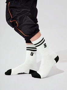 SHEIN 雙黑白條紋字母中筒襪，適合時尚男孩 - 黑與白 - 查看 6