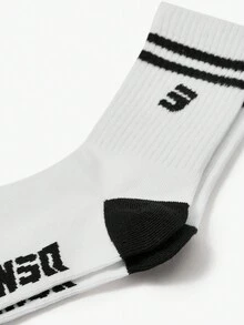 SHEIN 雙黑白條紋字母中筒襪，適合時尚男孩 - 黑與白 - 查看 4