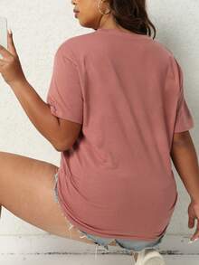 SHEIN Essnce Kích thước lớn Của phụ nữ Lá thư In Ngắn tay Thường xuyên Áo thun - Gỗ đỏ - Xem 2